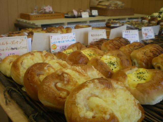 常時30種類の焼きたてのパン3.JPG